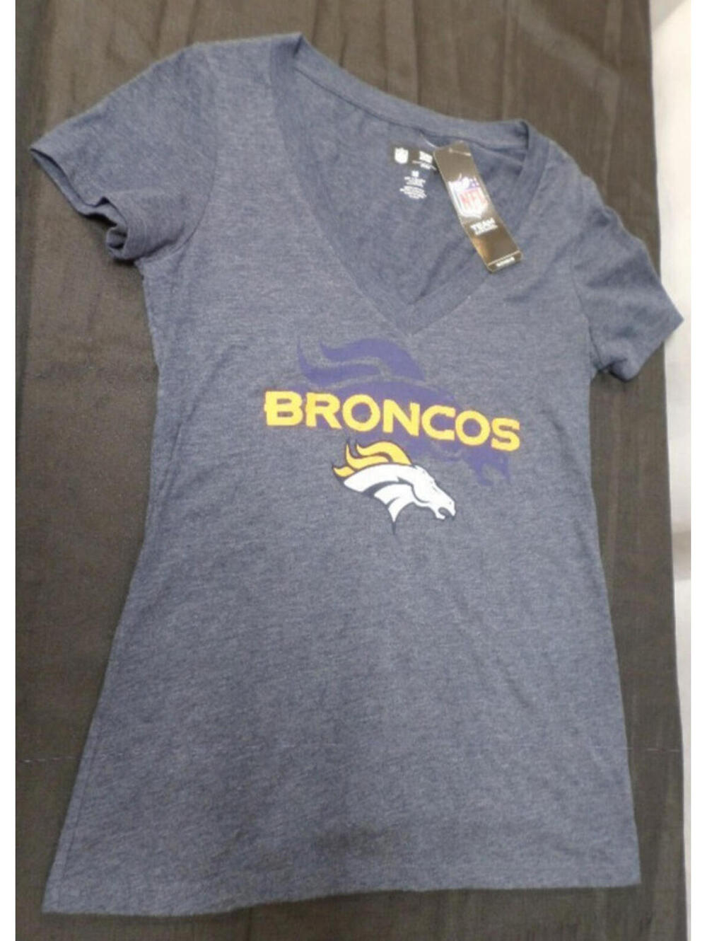 NEW DESIGNER NFL TEAM APPAREL DENVER BRONCOS RAGLAN V-NECK BLUE SHIRT MEDIUM